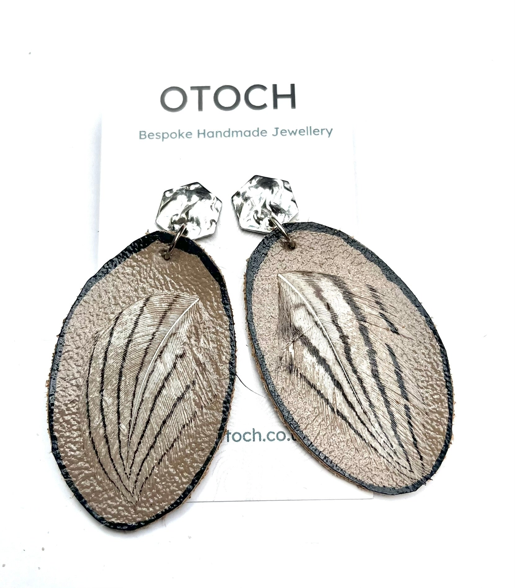 Leather & Feather oval