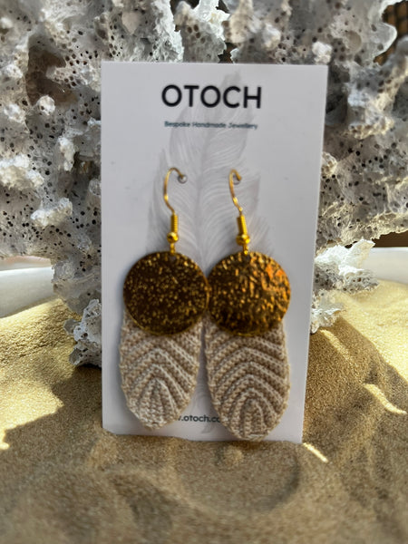 Crochet leaf with gold disc